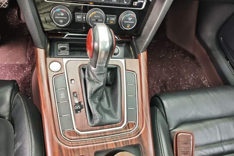 Used Volkswagen Magotan 2019 330TSI DSG Luxury Model China V Standard Gear Lever