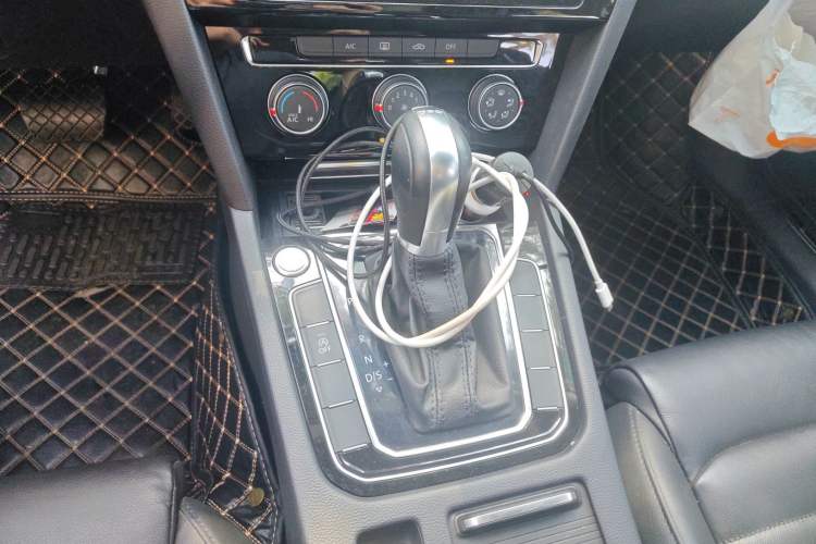 Used Volkswagen Magotan 2019 330TSI DSG Leading Model China VI Standard Gear Lever