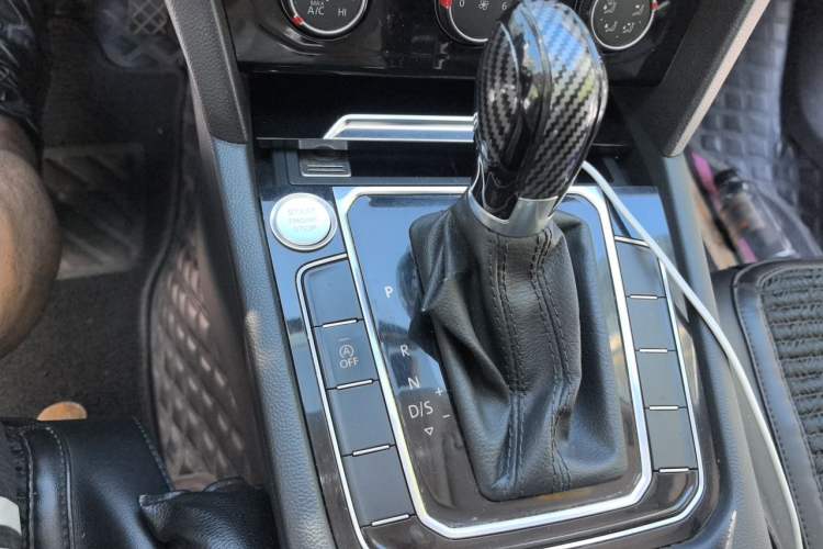 Used Volkswagen Magotan 2019 330TSI DSG Leading Edition China V Standard Gear Lever