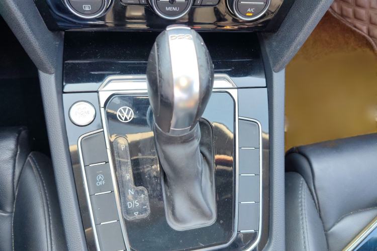 Used Volkswagen Magotan 2019 330TSI DSG Luxury Version China VI Standard Gear Lever