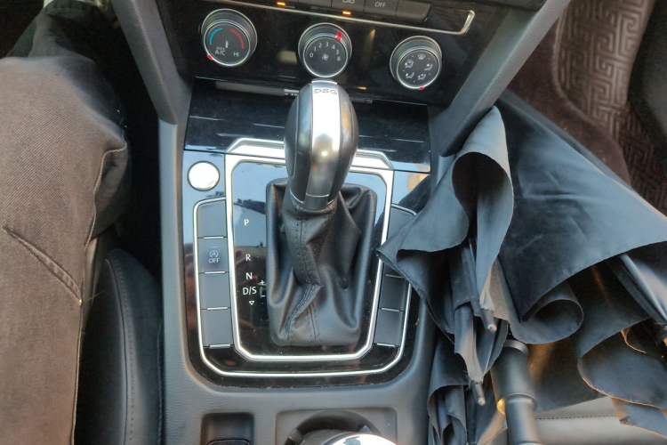 Used Volkswagen Magotan 2019 330TSI DSG Leading Model China VI Standard Gear Lever