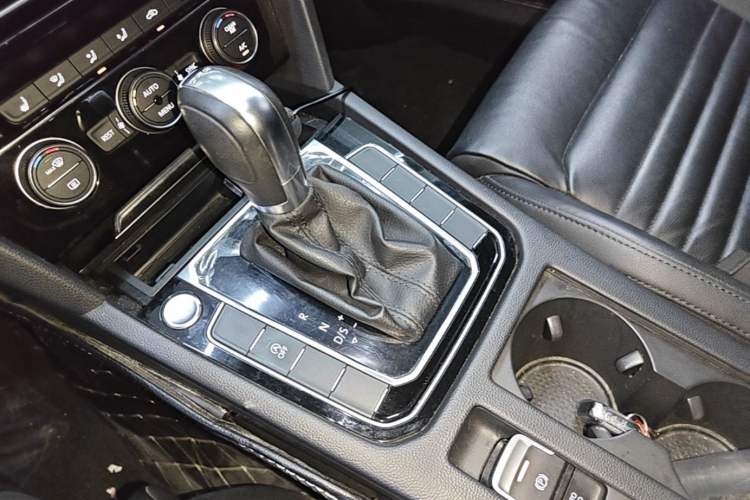 Used Volkswagen Magotan 2019 330TSI DSG Luxury Version China VI Standard Gear Lever