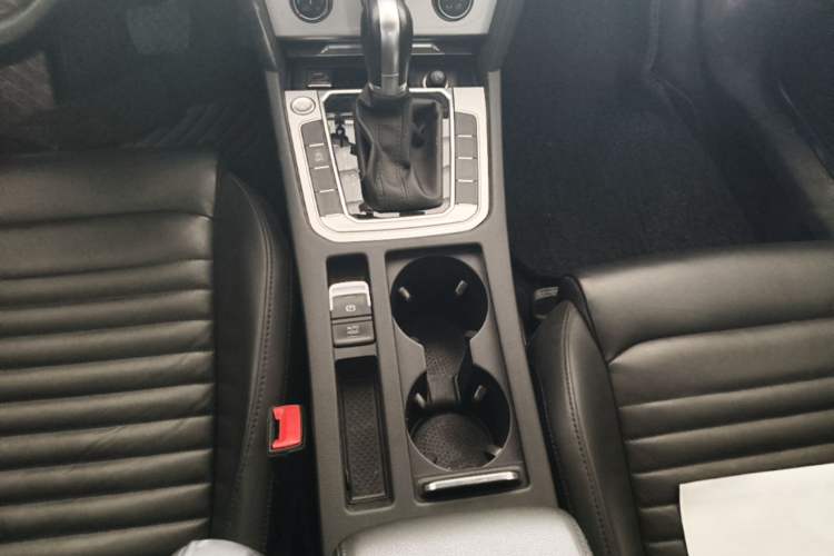 Used Volkswagen Magotan 2019 280TSI DSG Comfort Model China VI Standard Gear Lever