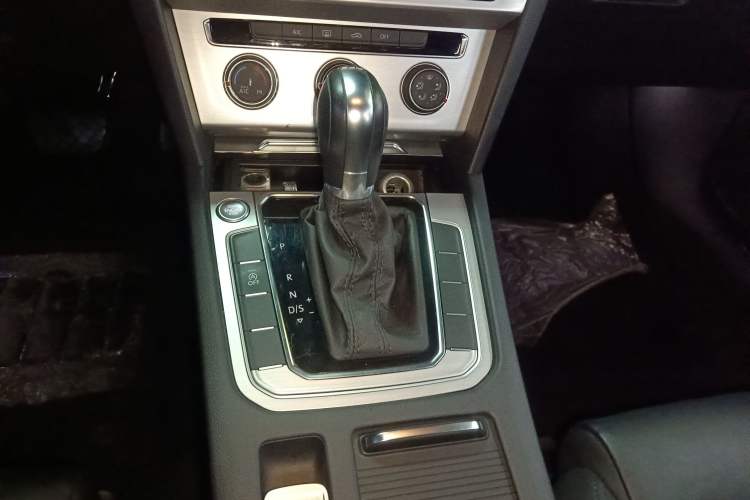 Used Volkswagen Magotan 2019 280TSI DSG Comfort Model China VI Standard Gear Lever