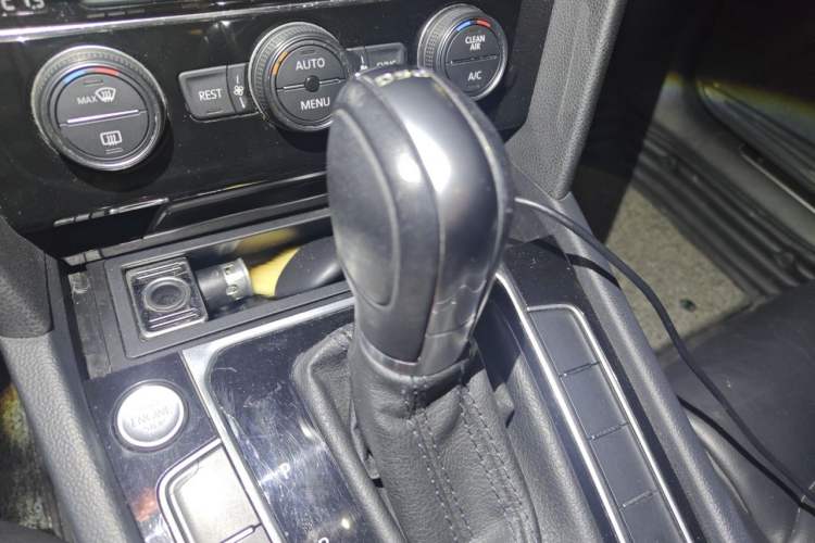 Used Volkswagen Magotan 2019 330TSI DSG Luxury Model China V Standard Gear Lever