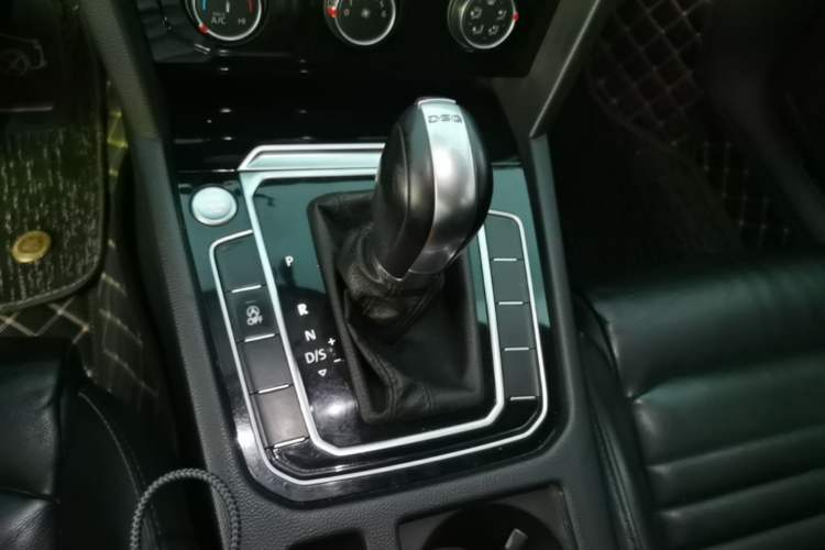 Used Volkswagen Magotan 2019 330TSI DSG Leading Model China VI Standard Gear Lever