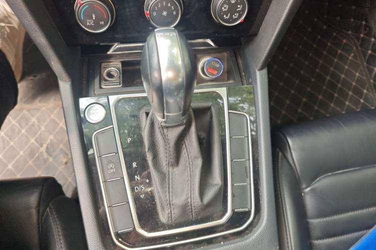 Used Volkswagen Magotan 2019 330TSI DSG Leading Edition China V Standard Gear Lever