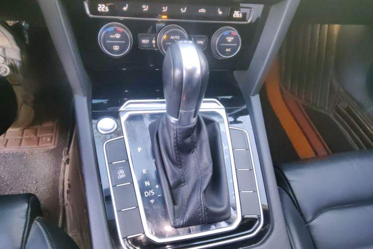 Used Volkswagen Magotan 2019 330TSI DSG Luxury Version China VI Standard Gear Lever