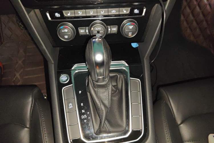 Used Volkswagen Magotan 2019 330TSI DSG Luxury Version China VI Standard Gear Lever