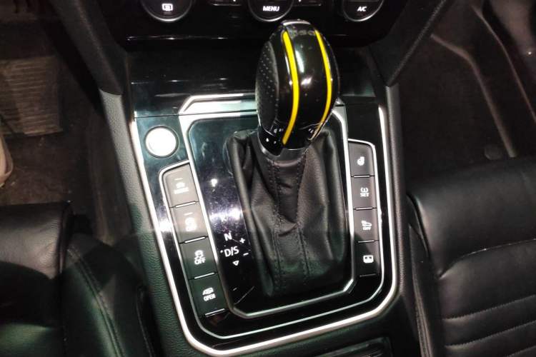 Used Volkswagen Magotan 2019 330TSI DSG Luxury Version China VI Standard Gear Lever