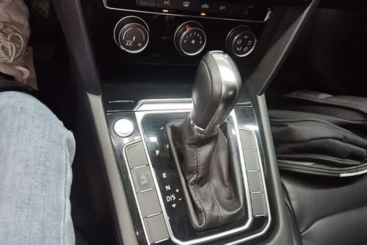 Used Volkswagen Magotan 2019 330TSI DSG Leading Model China VI Standard Gear Lever