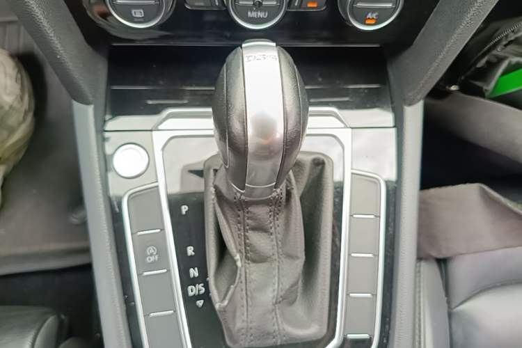 Used Volkswagen Magotan 2019 330TSI DSG Luxury Model China V Standard Gear Lever