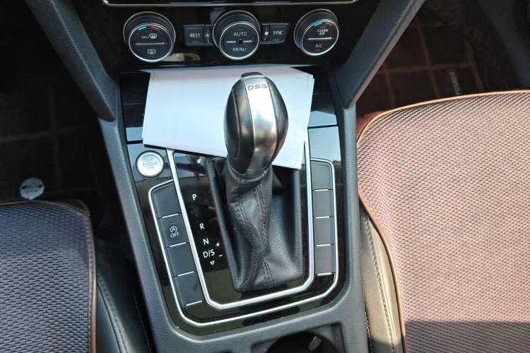 Used Volkswagen Magotan 2019 330TSI DSG Luxury Model China V Standard Gear Lever
