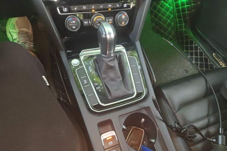 Used Volkswagen Magotan 2019 330TSI DSG Luxury Version China VI Standard Gear Lever