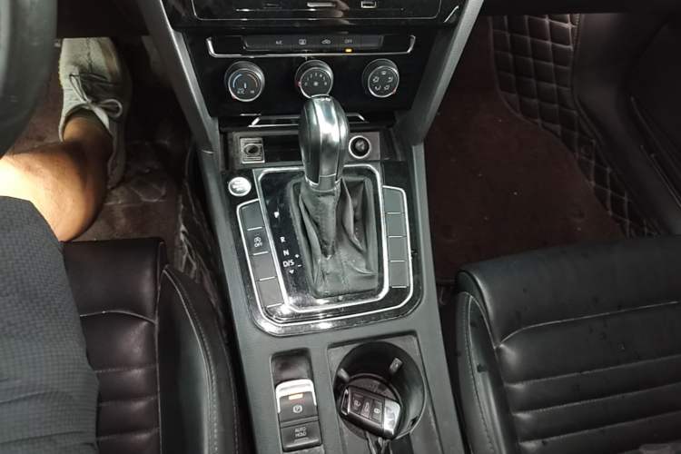 Used Volkswagen Magotan 2019 330TSI DSG Leading Model China VI Standard Gear Lever