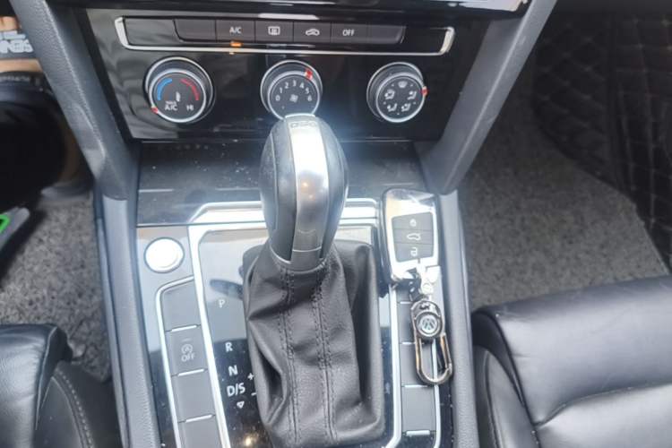 Used Volkswagen Magotan 2019 330TSI DSG Leading Edition China V Standard Gear Lever