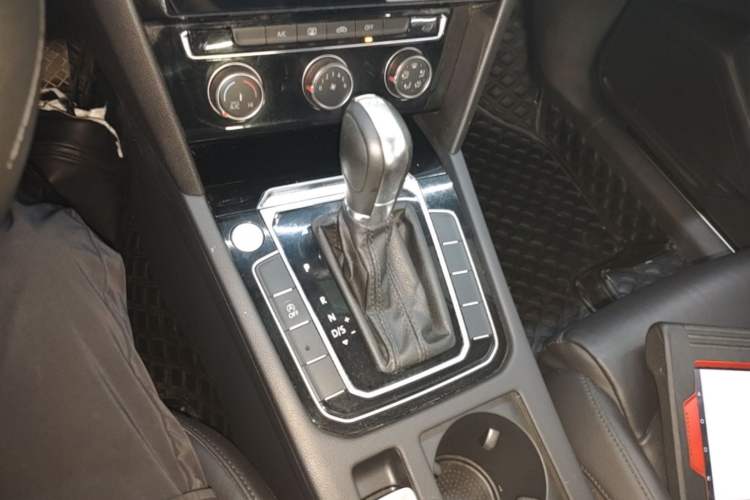 Used Volkswagen Magotan 2019 330TSI DSG Leading Edition China V Standard Gear Lever