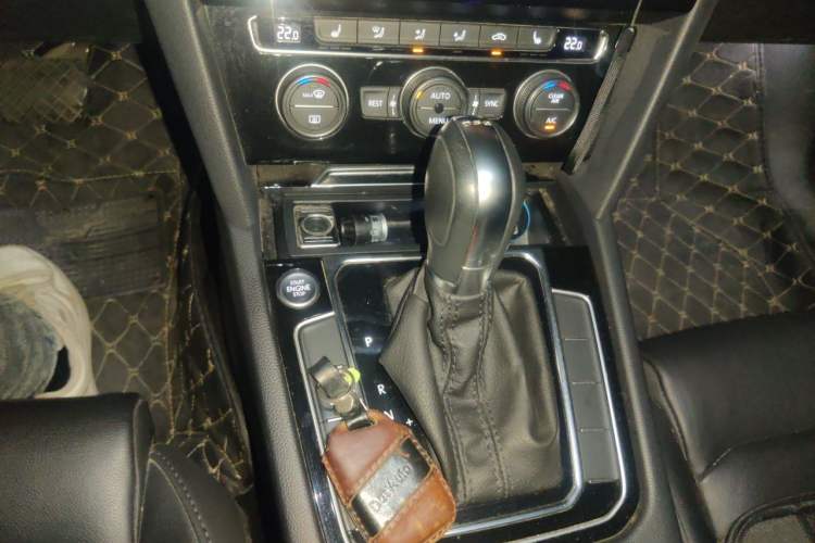 Used Volkswagen Magotan 2019 330TSI DSG Luxury Version China VI Standard Gear Lever