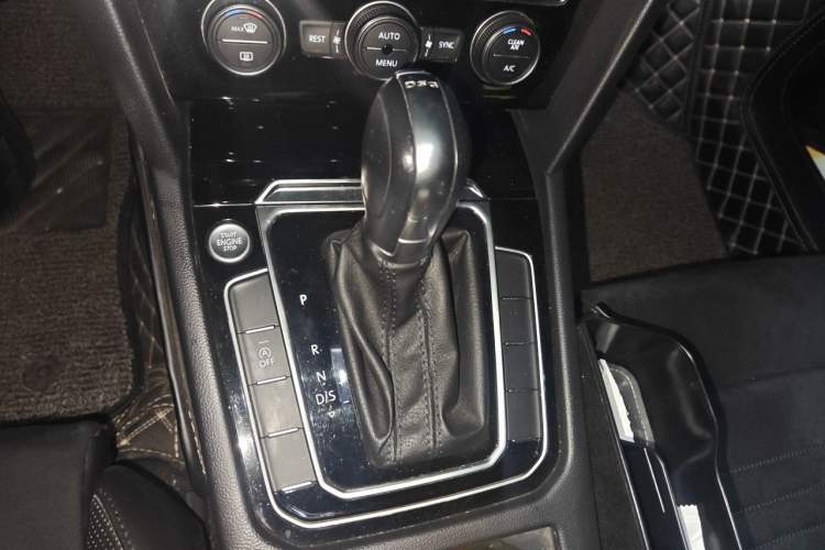Used Volkswagen Magotan 2019 330TSI DSG Luxury Model China V Standard Gear Lever