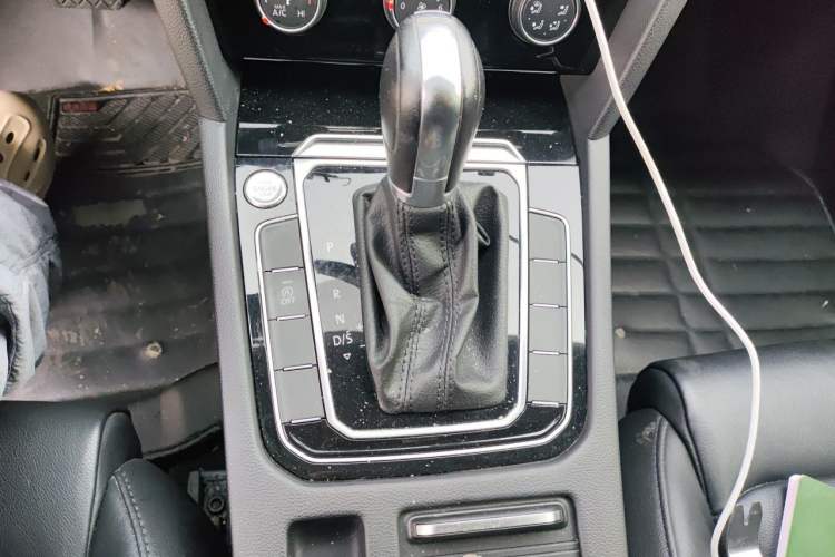 Used Volkswagen Magotan 2019 330TSI DSG Leading Model China VI Standard Gear Lever