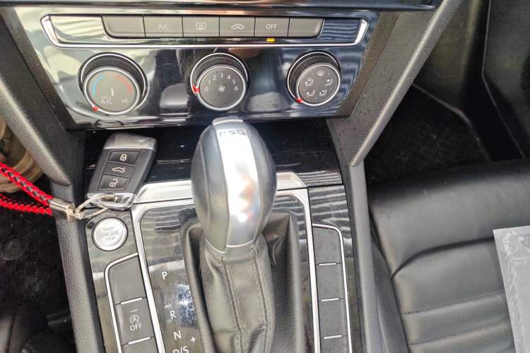 Used Volkswagen Magotan 2019 330TSI DSG Leading Model China VI Standard Gear Lever