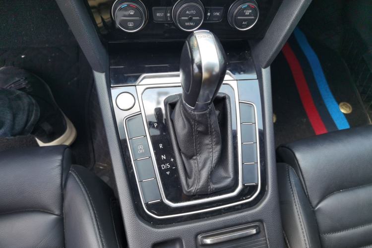 Used Volkswagen Magotan 2019 330TSI DSG Luxury Version China VI Standard Gear Lever