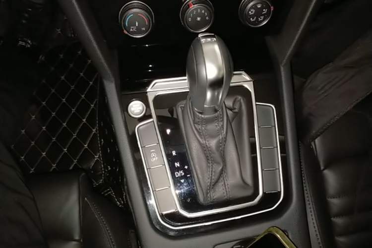Used Volkswagen Magotan 2019 330TSI DSG Leading Model China VI Standard Gear Lever