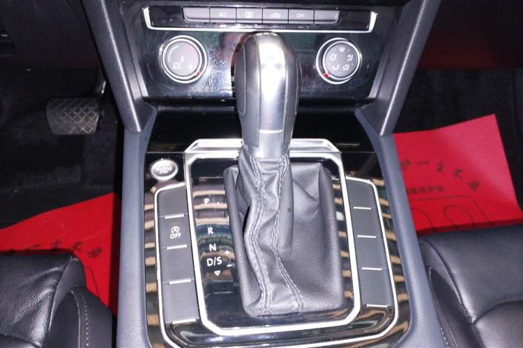 Used Volkswagen Magotan 2019 330TSI DSG Leading Edition China V Standard Gear Lever