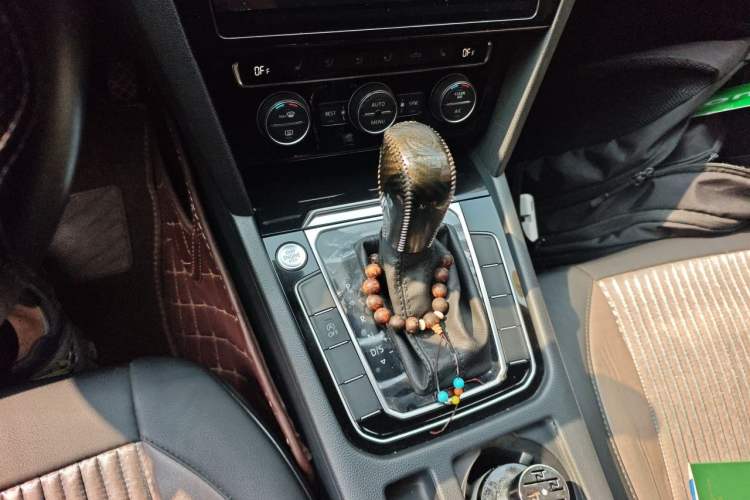 Used Volkswagen Magotan 2019 330TSI DSG Luxury Model China V Standard Gear Lever