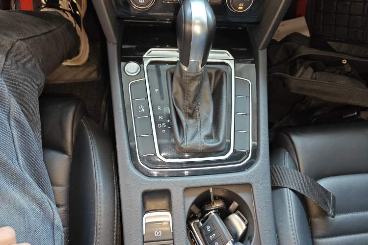 Used Volkswagen Magotan 2019 330TSI DSG Luxury Version China VI Standard Gear Lever