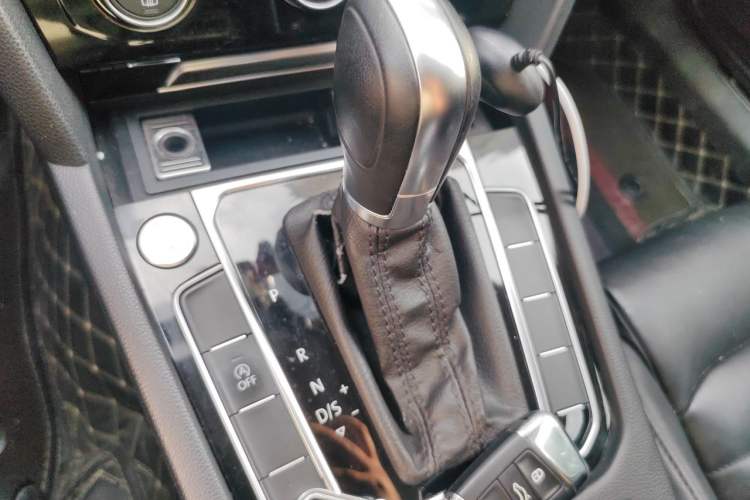 Used Volkswagen Magotan 2019 330TSI DSG Luxury Version China VI Standard Gear Lever