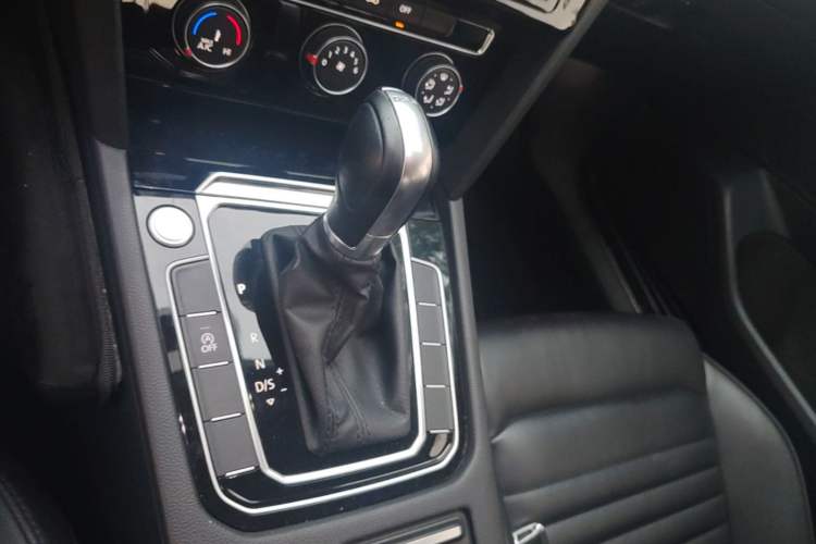 Used Volkswagen Magotan 2019 330TSI DSG Leading Model China VI Standard Gear Lever