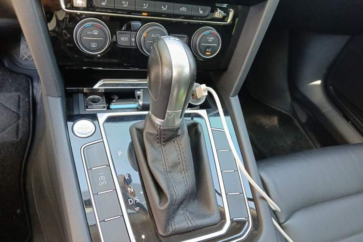 Used Volkswagen Magotan 2019 380TSI DSG Luxury Model China V Standard Gear Lever