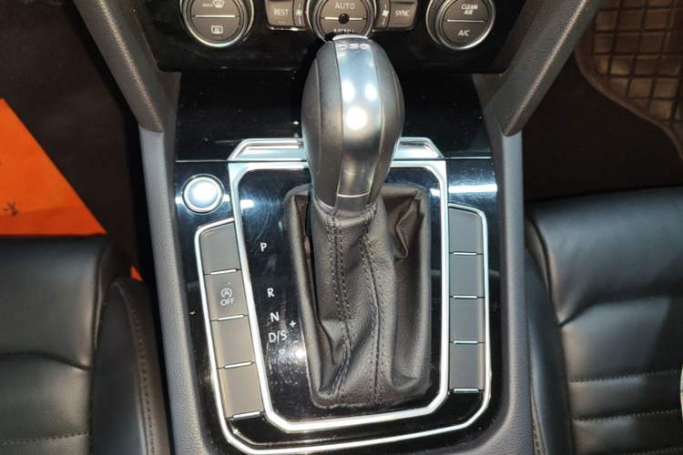 Used Volkswagen Magotan 2019 330TSI DSG Luxury Model China V Standard Gear Lever