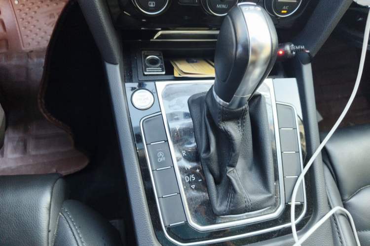 Used Volkswagen Magotan 2019 330TSI DSG Luxury Version China VI Standard Gear Lever