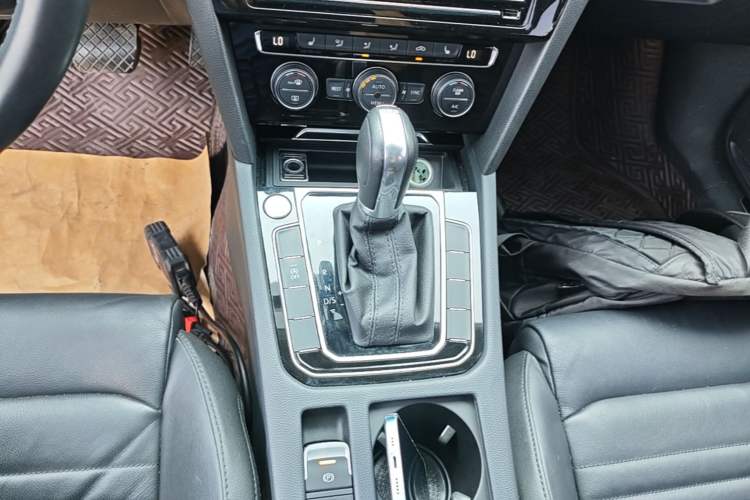 Used Volkswagen Magotan 2019 380TSI DSG Luxury Model China V Standard Gear Lever