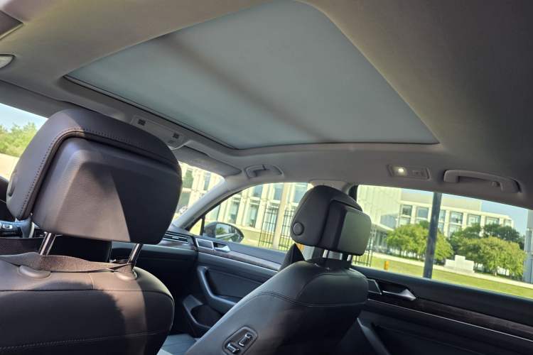 Used Volkswagen Magotan 2019 330TSI DSG Luxury Model China V Standard Headliner