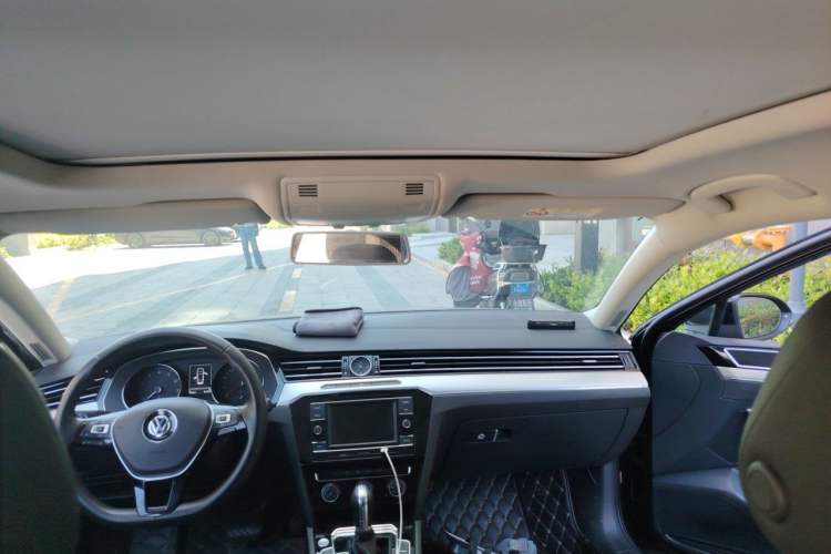 Used Volkswagen Magotan 2019 330TSI DSG Leading Model China VI Standard Headliner