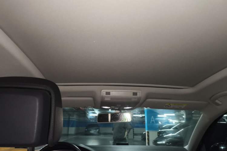 Used Volkswagen Magotan 2019 330TSI DSG Leading Model China VI Standard Headliner
