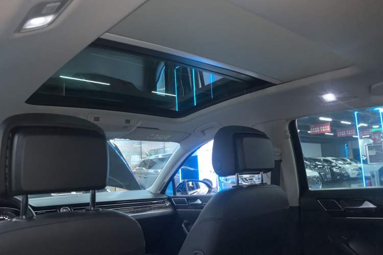 Used Volkswagen Magotan 2019 330TSI DSG Luxury Version China VI Standard Headliner