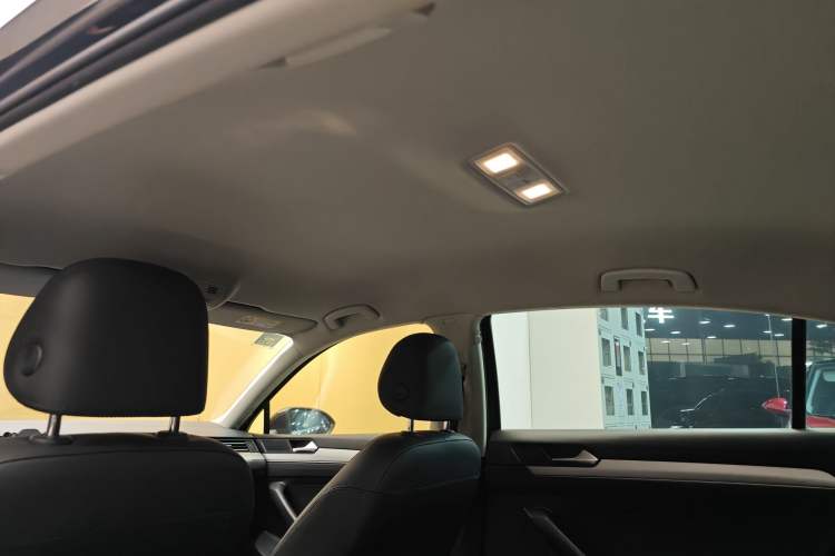 Used Volkswagen Magotan 2019 280TSI DSG Comfort Model China VI Standard Headliner