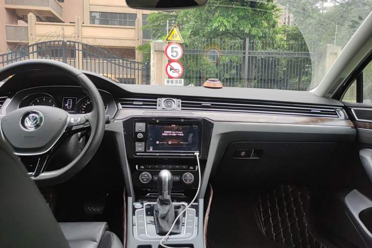 Used Volkswagen Magotan 2019 330TSI DSG Luxury Version China VI Standard Headliner