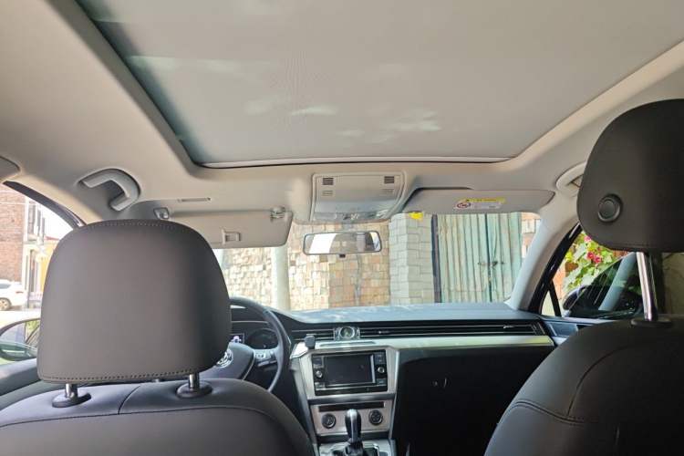 Used Volkswagen Magotan 2019 280TSI DSG Comfort Model China VI Standard Headliner
