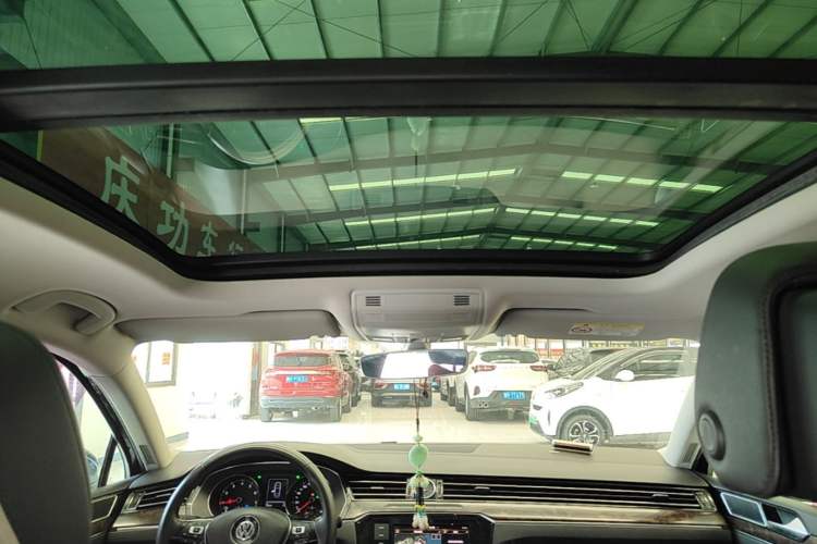 Used Volkswagen Magotan 2019 330TSI DSG Luxury Model China V Standard Headliner