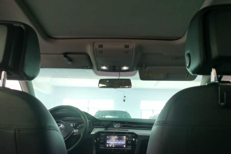 Used Volkswagen Magotan 2019 330TSI DSG Leading Model China VI Standard Headliner