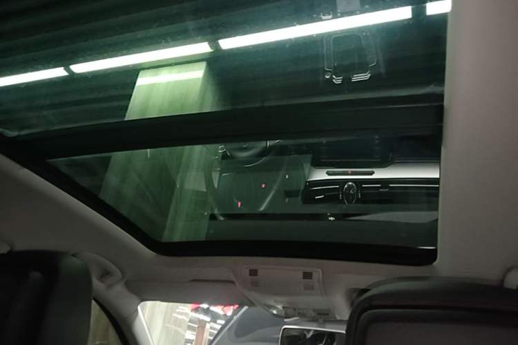 Used Volkswagen Magotan 2019 330TSI DSG Leading Model China VI Standard Headliner