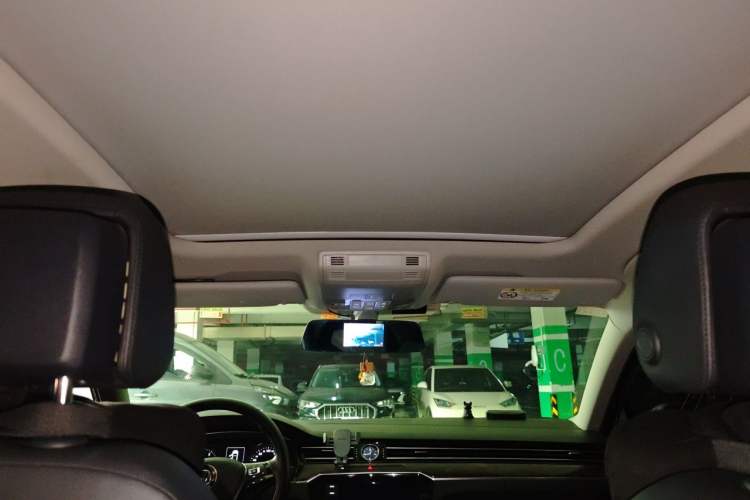 Used Volkswagen Magotan 2019 330TSI DSG Luxury Model China V Standard Headliner