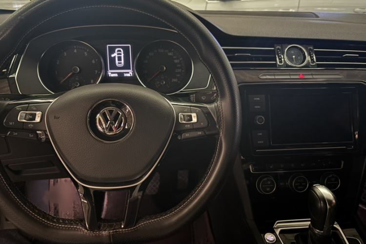 Used Volkswagen Magotan 2019 330TSI DSG Luxury Version China VI Standard Instrument Cluster