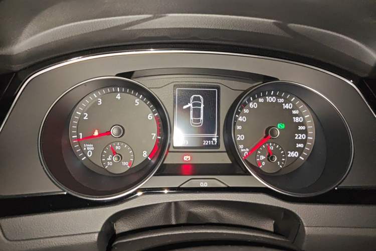 Used Volkswagen Magotan 2019 330TSI DSG Luxury Version China VI Standard Instrument Cluster