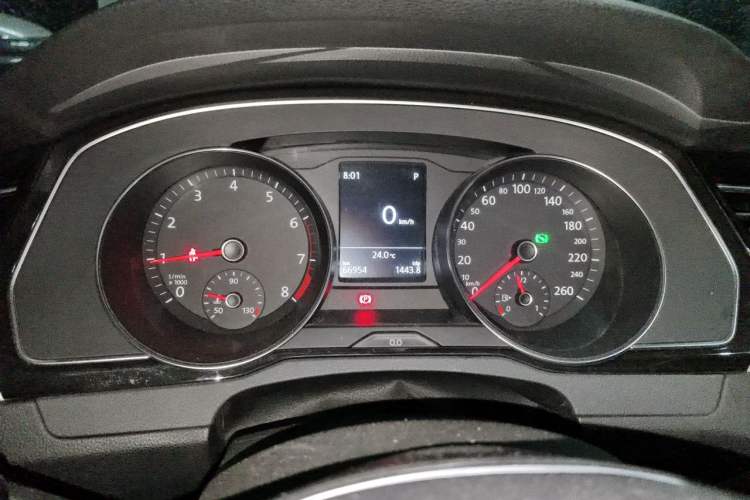Used Volkswagen Magotan 2019 330TSI DSG Leading Edition China V Standard Instrument Cluster
